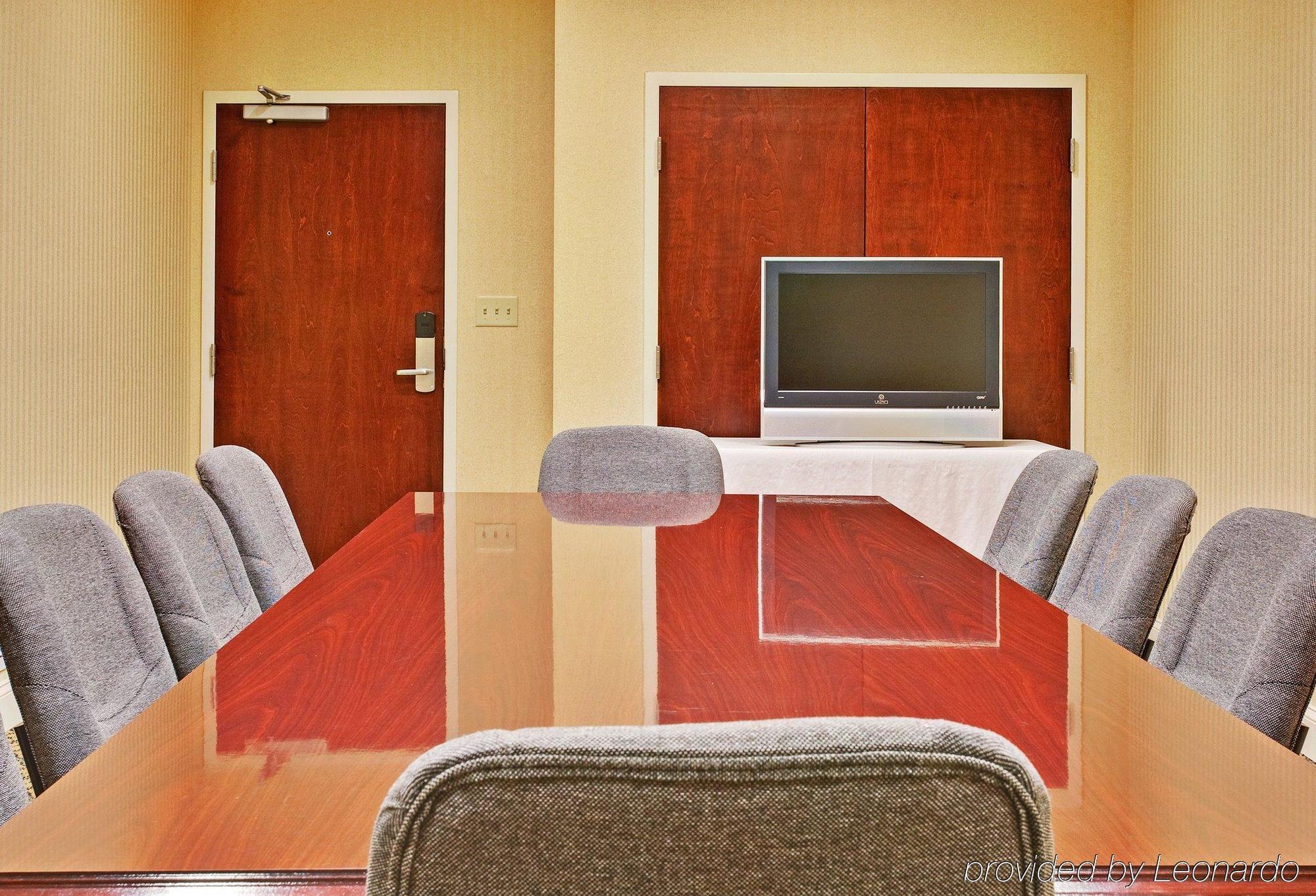 Holiday Inn Express & Suites Dyersburg By Ihg Удобства фото