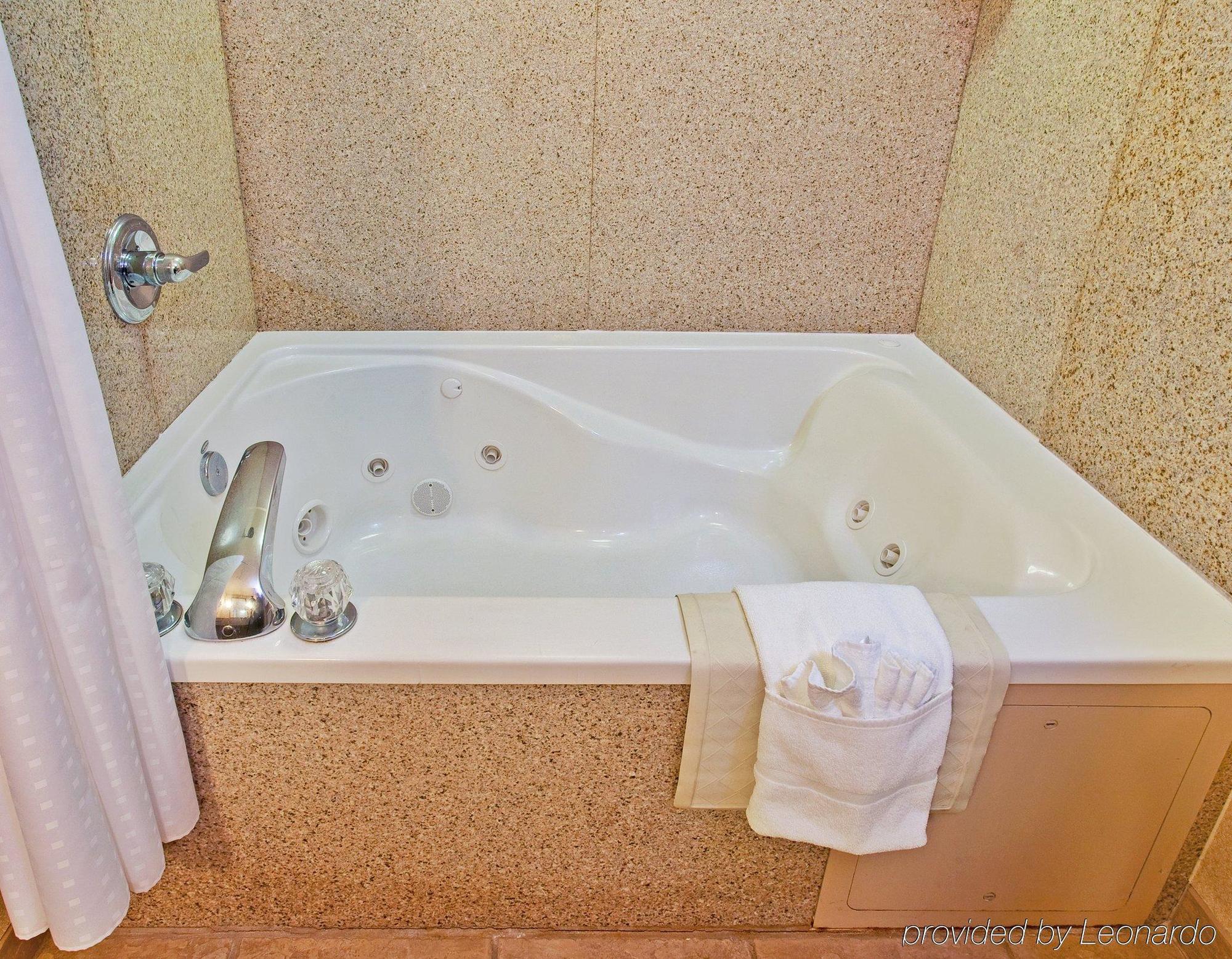 Holiday Inn Express & Suites Dyersburg By Ihg Номер фото