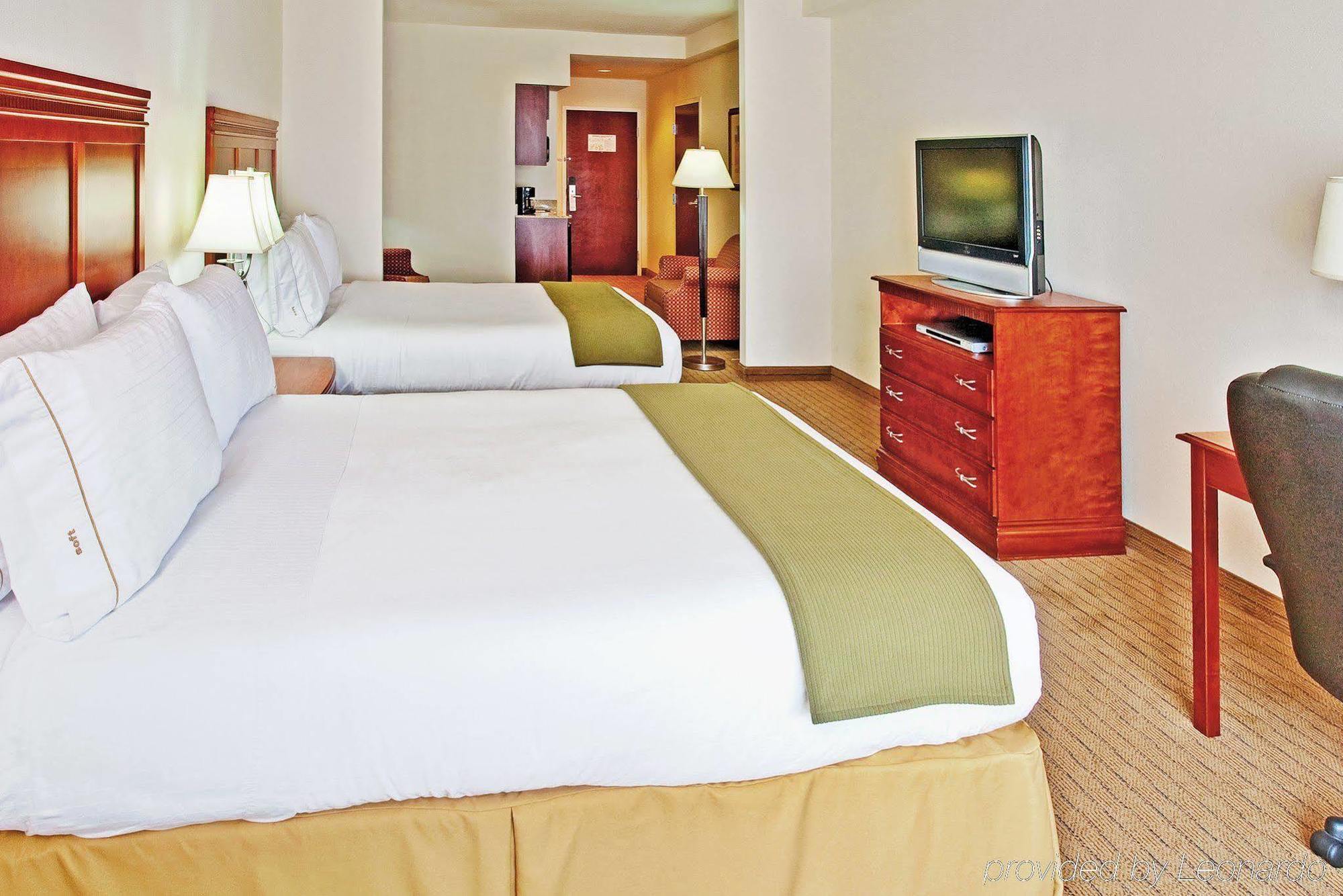 Holiday Inn Express & Suites Dyersburg By Ihg Номер фото