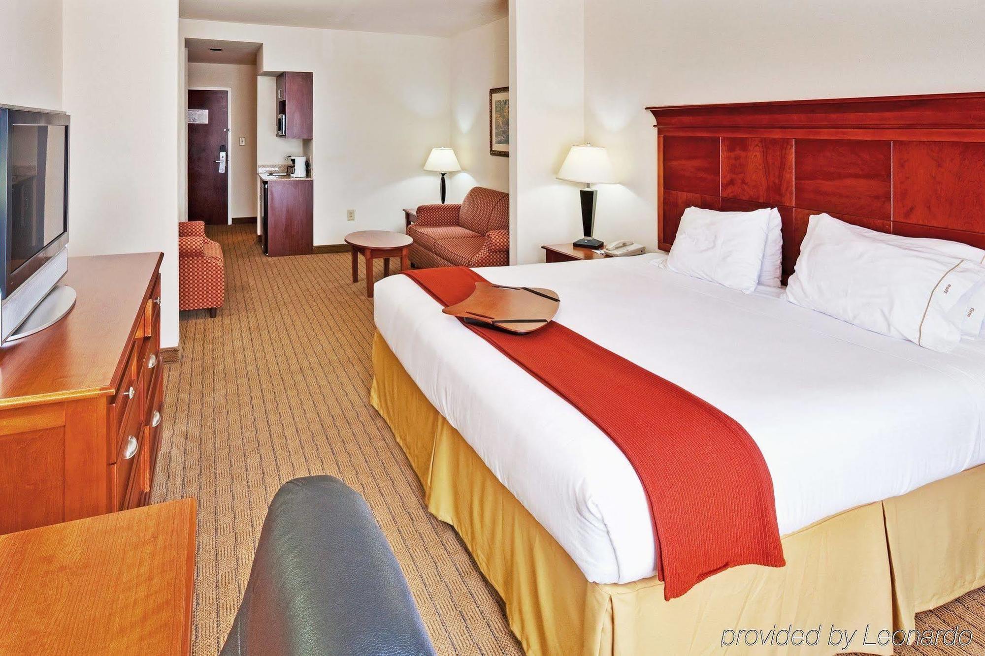Holiday Inn Express & Suites Dyersburg By Ihg Номер фото